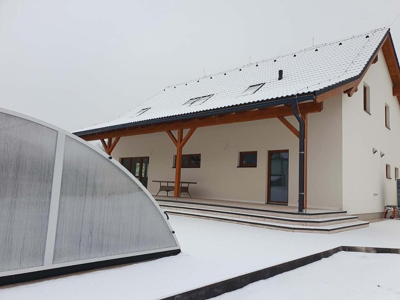 Holiday House Adam Prosecne 外观 照片